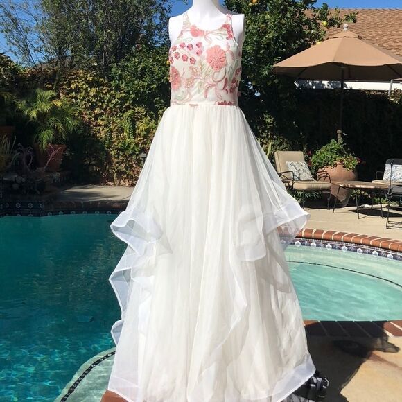 Sequin Hearts White Halter floral Gown Sz 5 - Picture 2 of 8